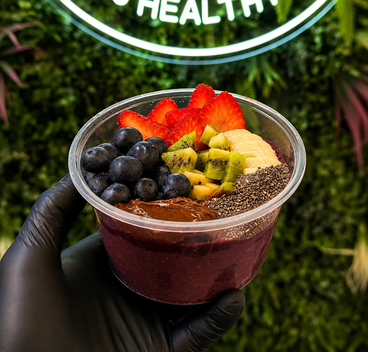 Açaí bowl with blueberries, kiwi and banana