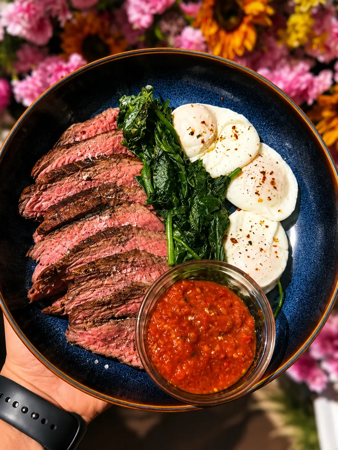 Sliced steak with greens, flatbread and chilli sauce